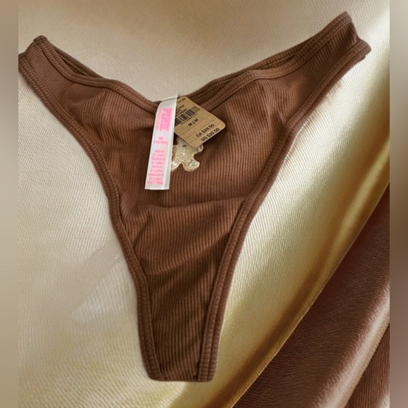 NWT Victoria’s Secrets Pink Adorable Gingerbread Man V Cut Thong - Picture 3 of 7